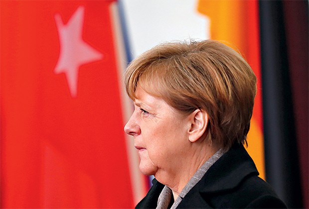 GUARDIÃ DAS FINANÇAS Angela Merkel, a responsável pela façanha de zerar o deficit alemão (Foto: Hannibal Hanschke/ Reuters)