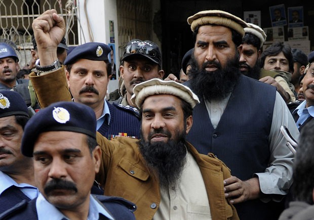 Zaki-ur-Rahman Lakhvi, principal suspeito dos ataques terroristas de Mumbai em 2008, em foto de 1º de janeiro em tribunal de Islamabad (Foto: B.K. Bangash/AP)