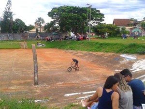 Evento estimula prática de esportes em praça de Goiânia, Goiás (Foto: Marina Perillo/Arquivo pessoal)