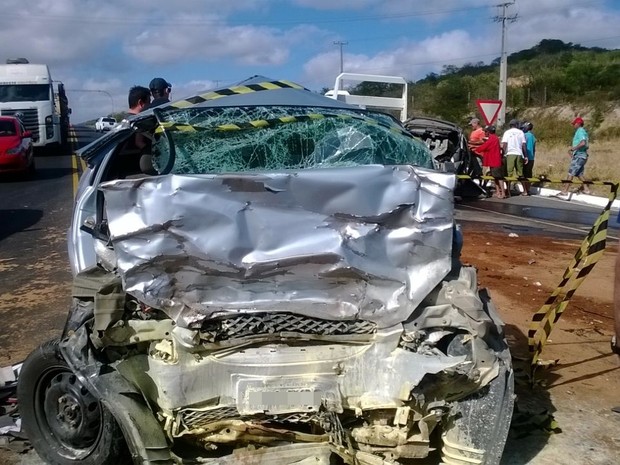 Placa do carro é de Pai Pedro (MG), diz PRF (Foto: Amanda Dantas/ TV Asa Branca)