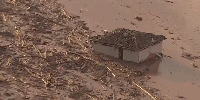 Casas são soterradas por lama; veja FOTOS (Reprodução/TVGLobo)