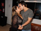 Preta Gil beija o marido antes de show em São Paulo