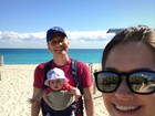 Thais Fersoza e Michel Teló levam a filha, Melinda, a praia em Miami