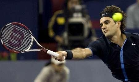 Roger Federer voltou a perder na estréia em Xangai, desta vez para o francês Gilles Simon - Reuters (Foto: Arquivo)