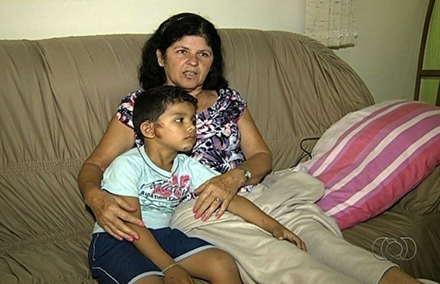 Vilma e o neto sofreram ferimentos leves: &#39;Foi um milagre&#39; (Foto: Reprodução/TV Anhanguera)