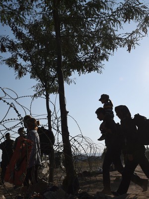 Em 48 horas, Grécia resgata 
mais de 700 imigrantes ilegais (AP Photo/Giannis Papanikos)