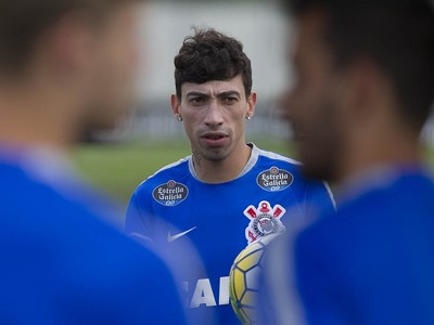 Coritiba acerta detalhes e fica perto de anunciar atacante Rildo, do Corinthians