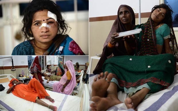 Devotas hindus que se feriram no tumulto que causou mortes na véspera se recuperam em hospital de Datia (Foto: Sajjad Hussain/AFP)