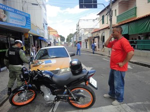 Wilton Nascimento foi multado e teve a motocicleta apreendida  (Foto: Gilcilene Araújo/G1)