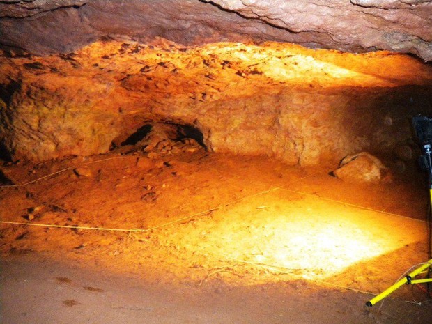 Gruta de Portugal vai ser explorada por arqueólogos catarinenses (Foto: Unisul/Divulgação)