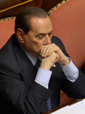 Berlusconi em foto desta terça-feira (30) (Foto: Andreas Solaro/AFP)