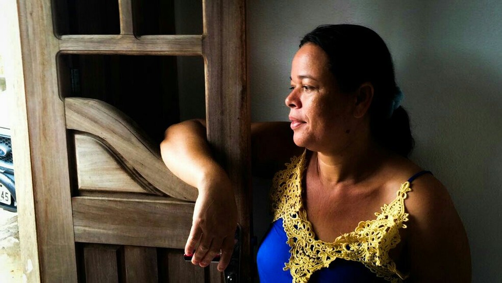 Maria Aldenize dos Santos alugou um imóvel em frente ao seu  (Foto: Carolina Sanches/G1)