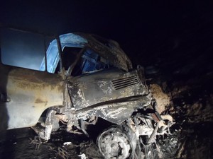 Caminhão em que o motorista que morreu estava (Foto: Pablo Caires / Inter TV)