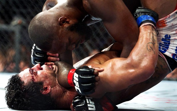 UFC 152 JOn jones e vitor belfort (Foto: Agência AP)