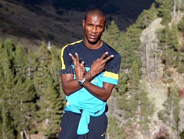 Abidal retorna ao treino do Barcelona (Foto: Divulgação / Site Oficial do Barcelona)