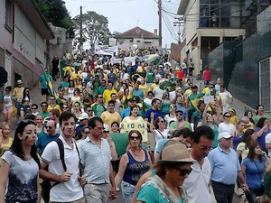 Manifestação em Bento Gonçalves (Foto: Jean Prado/RBS TV)