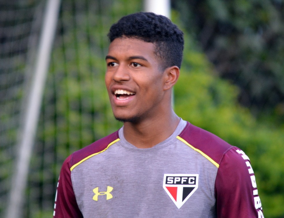 Léo Natel voltou a treinar com profissionais do São Paulo nesta quarta-feira, no CT da Barra Funda (Foto:  Érico Leonan / saopaulofc.net )