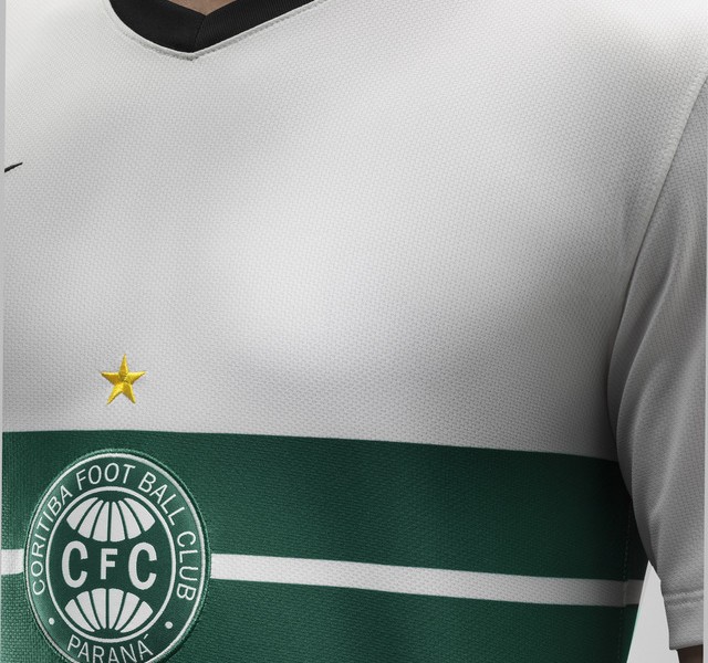 Coritiba estreia novo uniforme no jogo contra o Santos, na Vila Belmiro