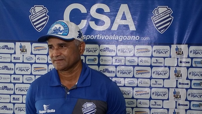 Oliveira Canindé, técnico do CSA (Foto: Augusto Oliveira / GloboEsporte.com)