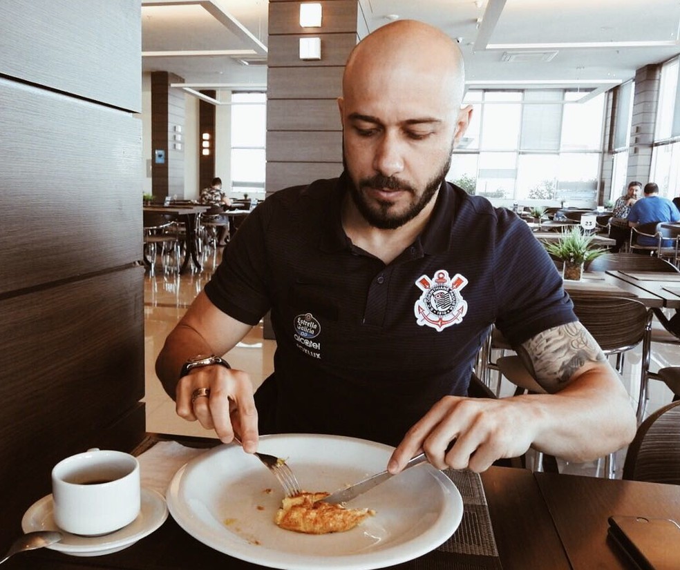 Omelete no café da manhã: gerente do Corinthians se preocupa com alimentação (Foto: Diego Ribeiro)