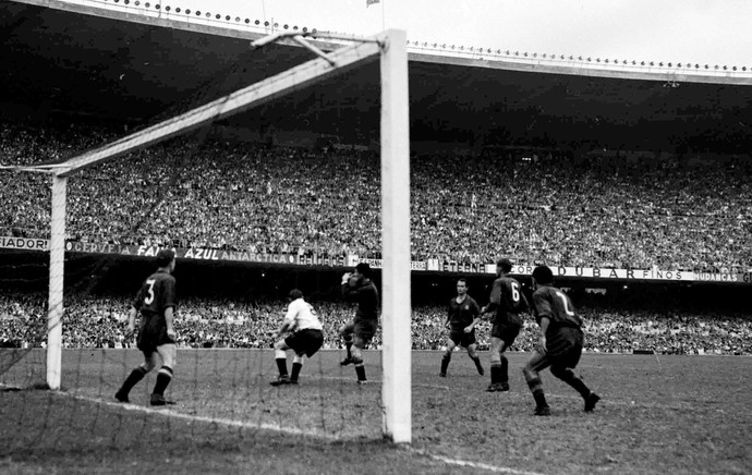 Inglaterra e Espanha copa do mundo de 1950, no Rio de Janeiro (Foto: Agência AP)