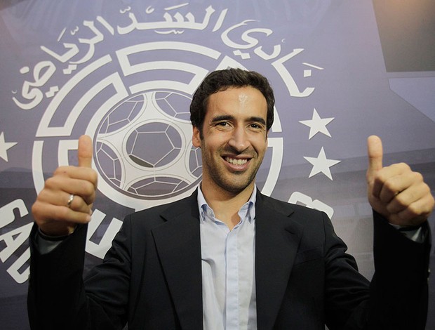 RAul gonzalez Al Sadd assinatura de contrato (Foto: Agência Reuters)