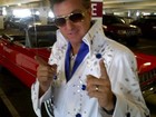 Em Las Vegas, Luciano Huck se veste de Elvis Presley
