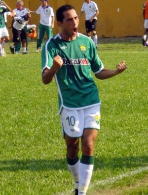 Fernando comemora gol pelo Cuiabá Esporte Clube (Foto: Assessoria)