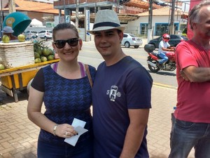(MACEIÓ) Turistas do Mato Grosso, Deivit Malaquias e Daiane Bertani estão passando ferias em Maceió e justificaram o voto (Foto: Marcio Chagas/G1)
