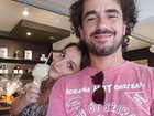 Felipe Andreoli vai com Rafa Brites a sorveteria em que eles se conheceram
