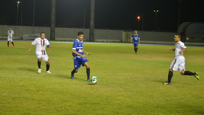 Jogador do Macapá fez gol contra e deixou escapar o empate para o São Paulo-AP (Foto: Gabriel Penha/GE-AP)