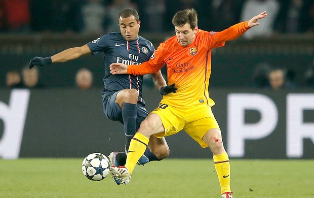 Lucas Messi jogo PSG Barcelona (Foto: AP)