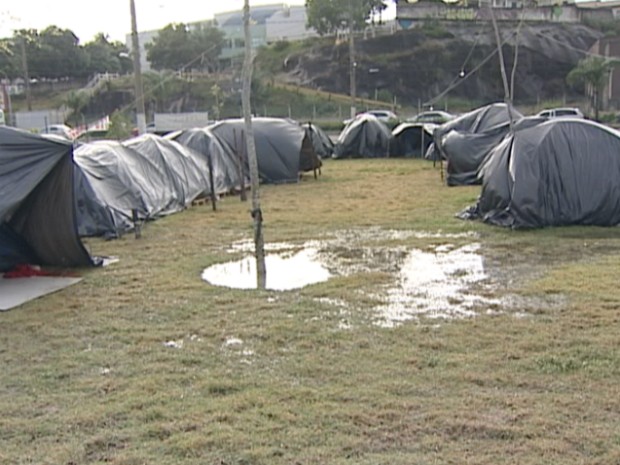 Universitários montaram um acampamento e estão no campus de Goiabeiras, em Vitória, há 21 dias (Foto: Reprodução/TV Gazeta)