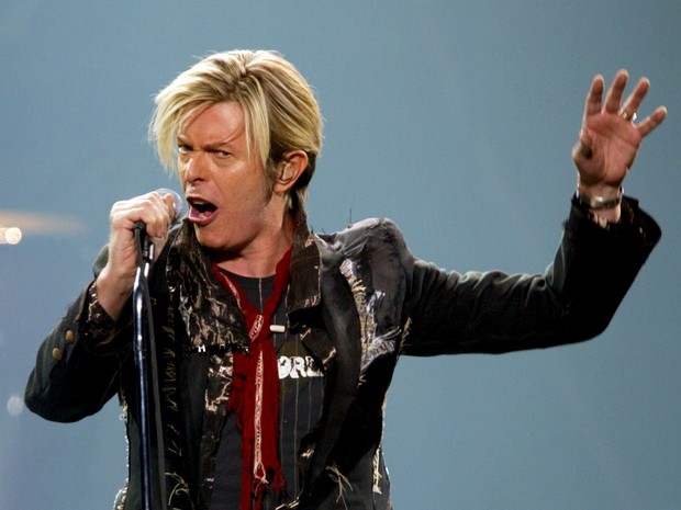 David Bowie em show em Montreal, no Canadá, em dezembro de 2003 (Foto: Shaun Best/ Reuters)