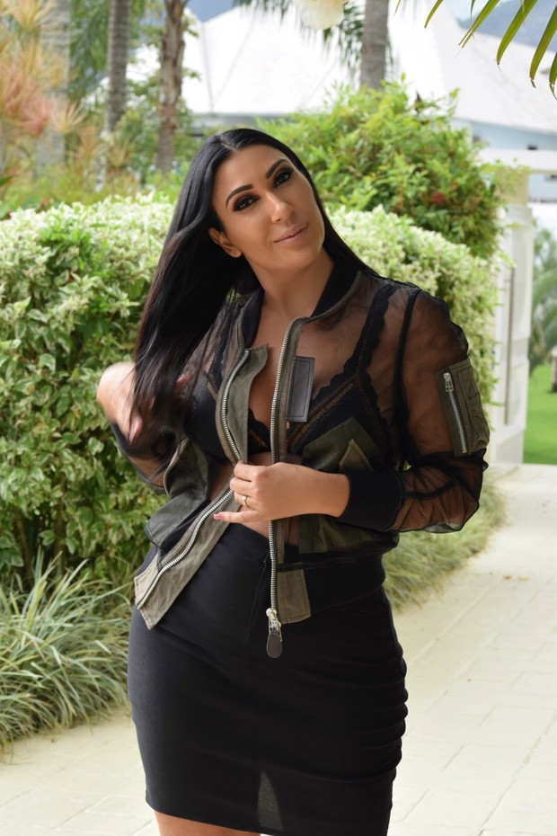 Ana Paula Larry, a Kim Kardashian da Ilha (Foto: Reprodução/Instagram)