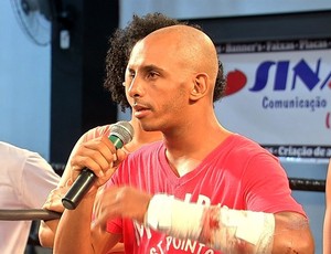 Boxeador se pronunciou sobre o ocorrido antes de subir ao ringue (Foto: Reprodução/TV Verdes Mares) Boxeador se pronunciou sobre o ocorrido antes de subir ao ringue (Foto: Reprodução/TV Verdes Mares)