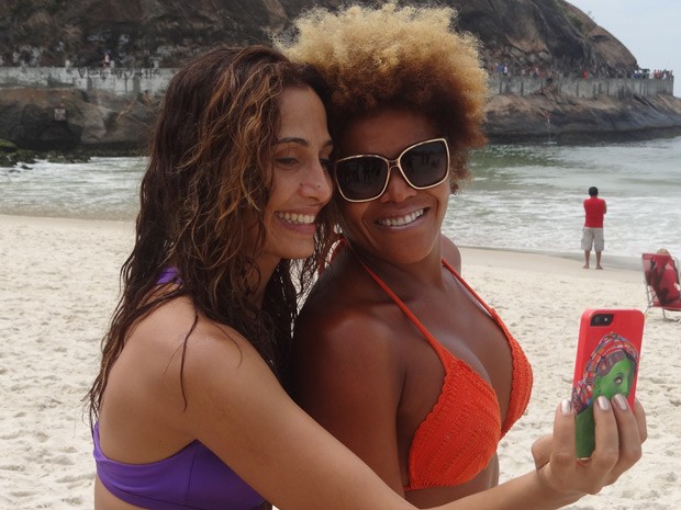 Camila faz foto com Andreia Matias de Souza, uma de suas inspirações (Foto: Juliana Lessa/Gshow)