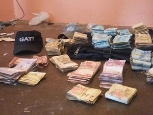 Mais de R$ 154 mil foi preso com dois dos suspeitos em Garanhuns, Agreste de Pernambuco (Foto: Divulgação/ Polícia Militar)