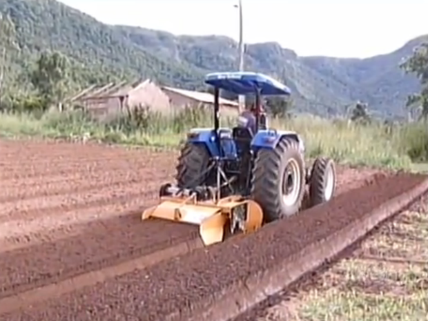 Rtoencanteirador atende produtores da zona rural de Palmas (Foto: Reprodução/TV Anhanguera)