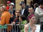Novas fotos mostram suspeitos antes de explosões em maratona