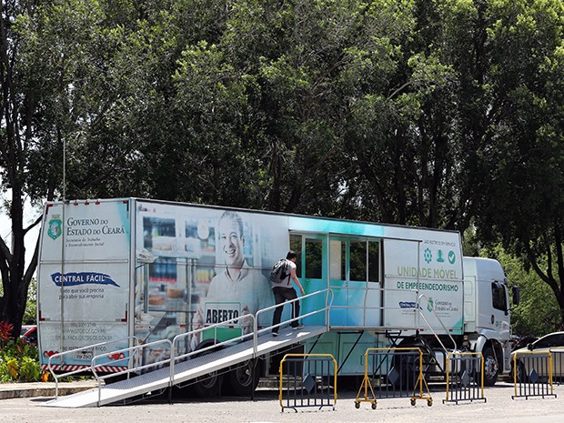 Unidade móvel da Coordenadoria de Empreendedorismo está estacionada dentro do Campus da Unifor (Foto: Ares Soares/Unifor)