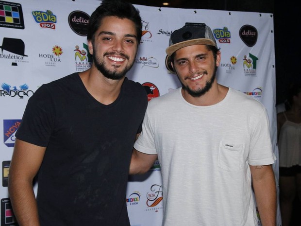 Rodrigo Simas e Bruno Gissoni em evento na Zona Norte do Rio (Foto: Daniel Pinheiro/ Ag. News)