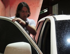 Cassio Cortinhians deixa o Brinco de Ouro da Princesa de carro (Foto: Rodrigo Faber)