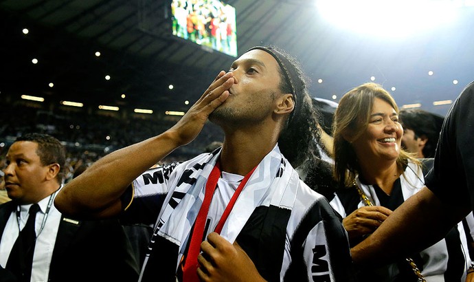 Ronaldinho Atlético-MG festa título Libertadores (Foto: AP)