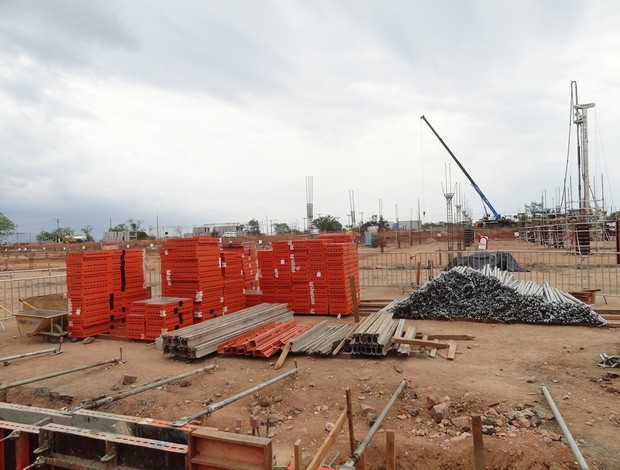 Edifício garagem sendo construído no Beira-Rio  (Foto: Tomas Hammes / GLOBOESPORTE.COM)