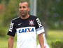 Sheik desabafa, chama Amarilla de babaca e prevê atrasos até 2015