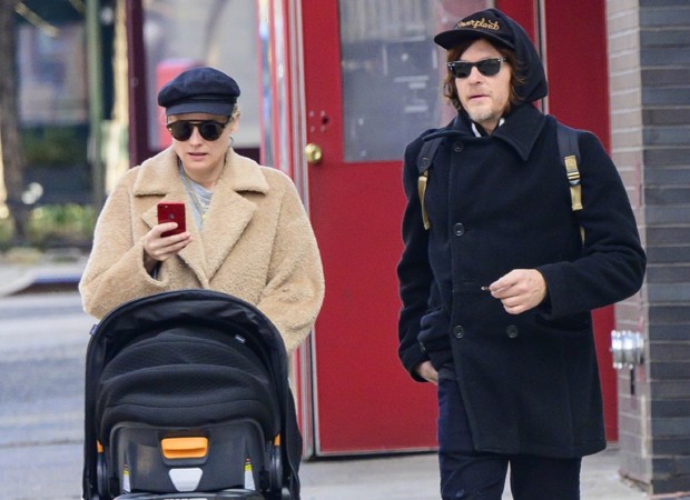 Diane Kruger e Norman Reedus com a filhinha do casal (Foto: Backgrid) Diane Kruger e Norman Reedus com a filhinha do casal (Foto: Backgrid)