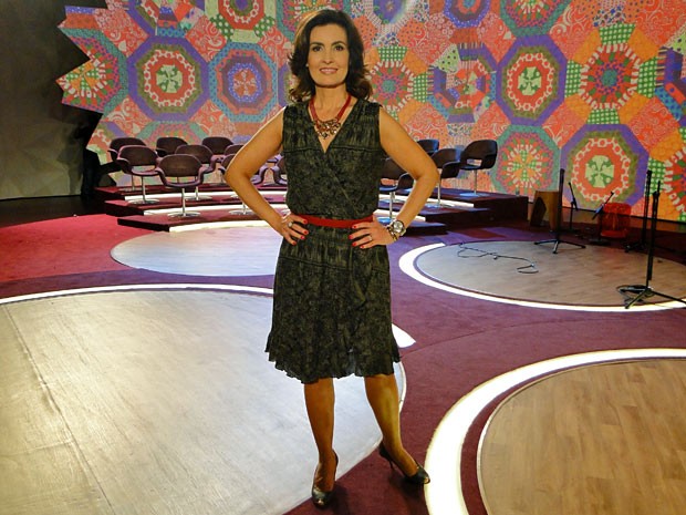 Fátima escolheu vestido de babados para apresentar o Encontro (Foto: Encontro com Fátima Bernardes/TV Globo)