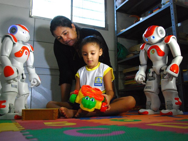 Aulas de robótica para estudantes autistas da rede municipal são um dos destaques da programação (Foto: Inaldo Lins/Divulgação)
