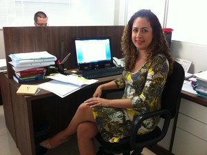 No verão, a advogada Vanessa se sente privilegiada por poder usar vestidos (Foto: Juliana Borges/ G1 ES)